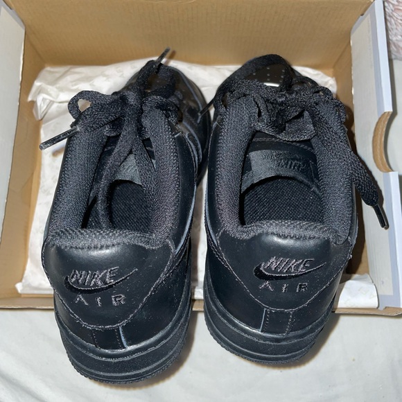 AIR FORCE 1. - Picture 3 of 5